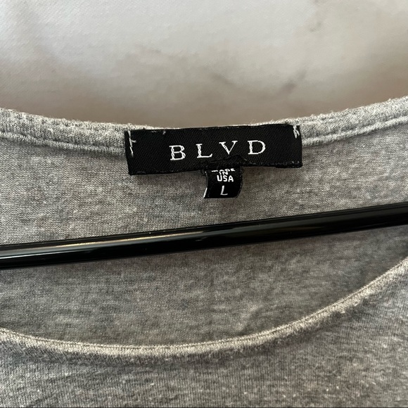 “Mombie” t-shirt - Picture 3 of 8